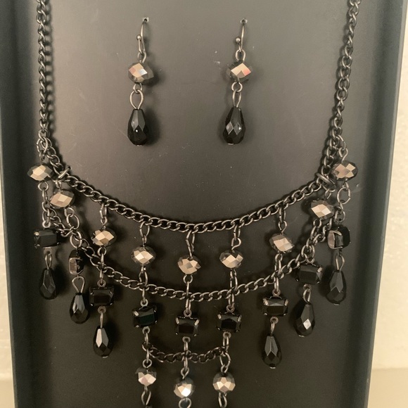 Necklace and earrings set - Picture 3 of 3